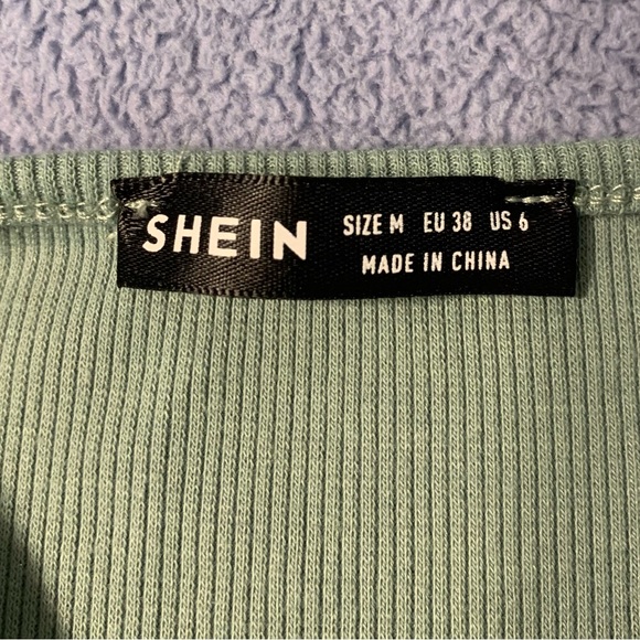 Green Crop Top 💚 - Picture 2 of 2